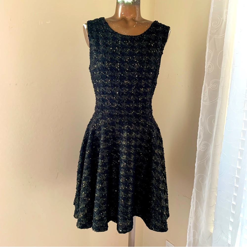 NWT) FREEWAY fit and flare beautiful dress size MEDIUM